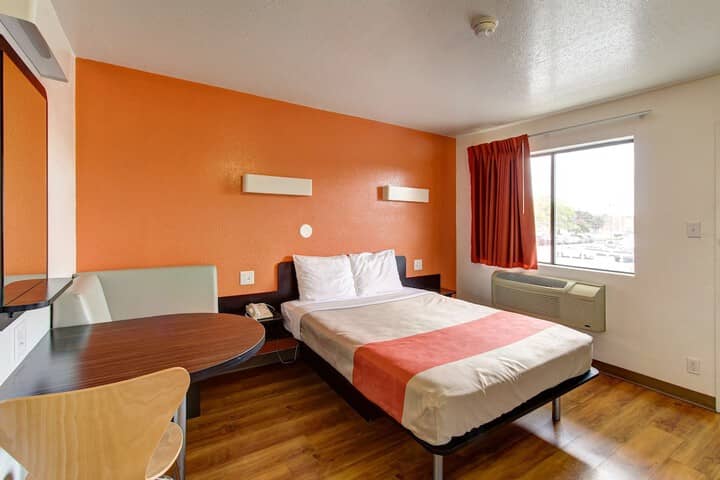 Room 5 of 23